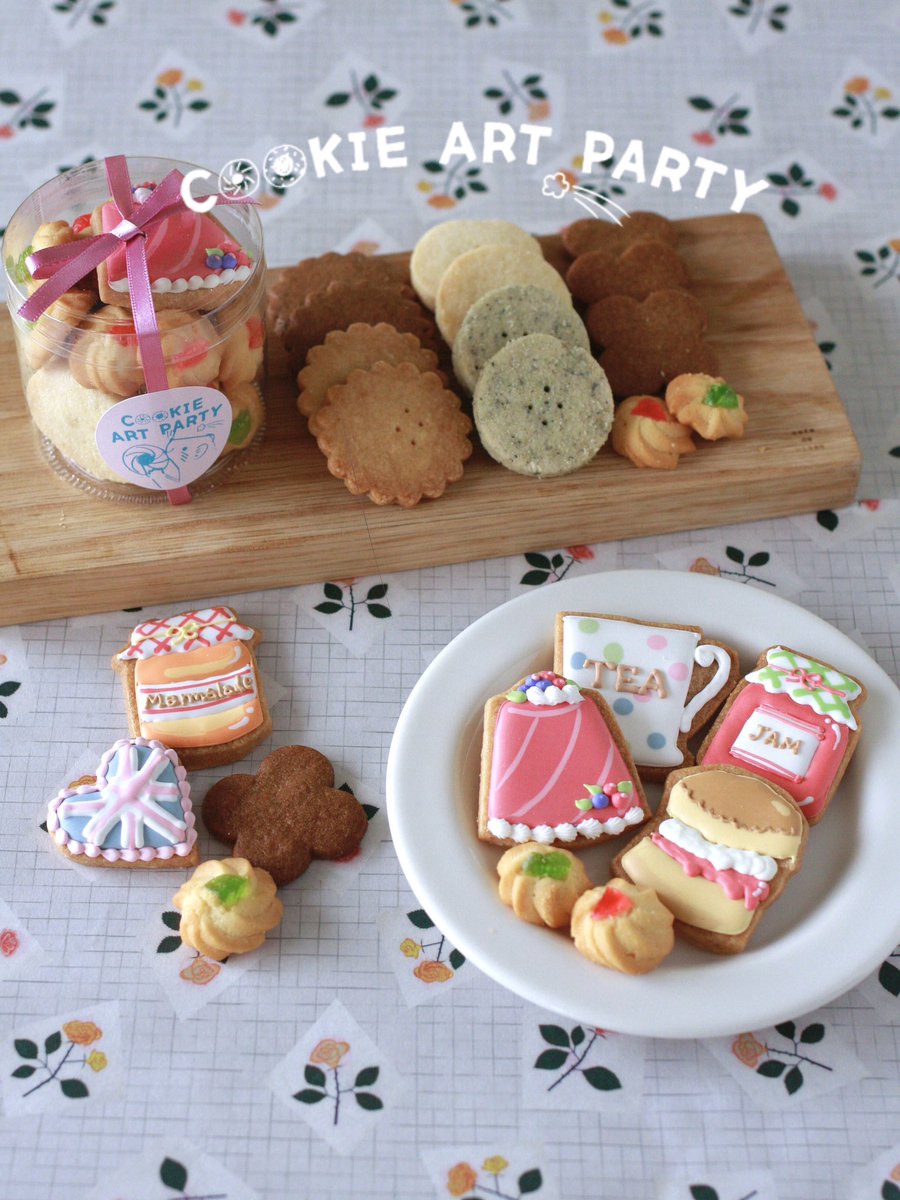 cookieartparty's tweet photo. -biscuits-
ミリオネアショートブレッド
ショートブレッド（プレーン、５種アソート、ティーアソート）⭐︎
クッキーギフト
ティータイムビスケットボックス

⭐︎：英国展サイト掲載メニュー

ビスケット類は単品で他にも登場予定です。
スコーンは毎日会場で焼きたてをご用意します♩

#英国展 https://t.co/uMpMtBe8CP