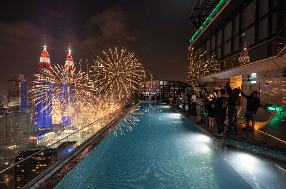 gayatravel's tweet photo. Celebrate Merdeka Eve at Imperial Lexis Kuala Lumpur with unforgettable festivities high above the city, embracing unity, heritage and freedom against the glittering skyline.

Read more: https://t.co/LojsVuRVUk 
---
#ImperialLexisKL #GayaTravelNews https://t.co/szeRYET6AU