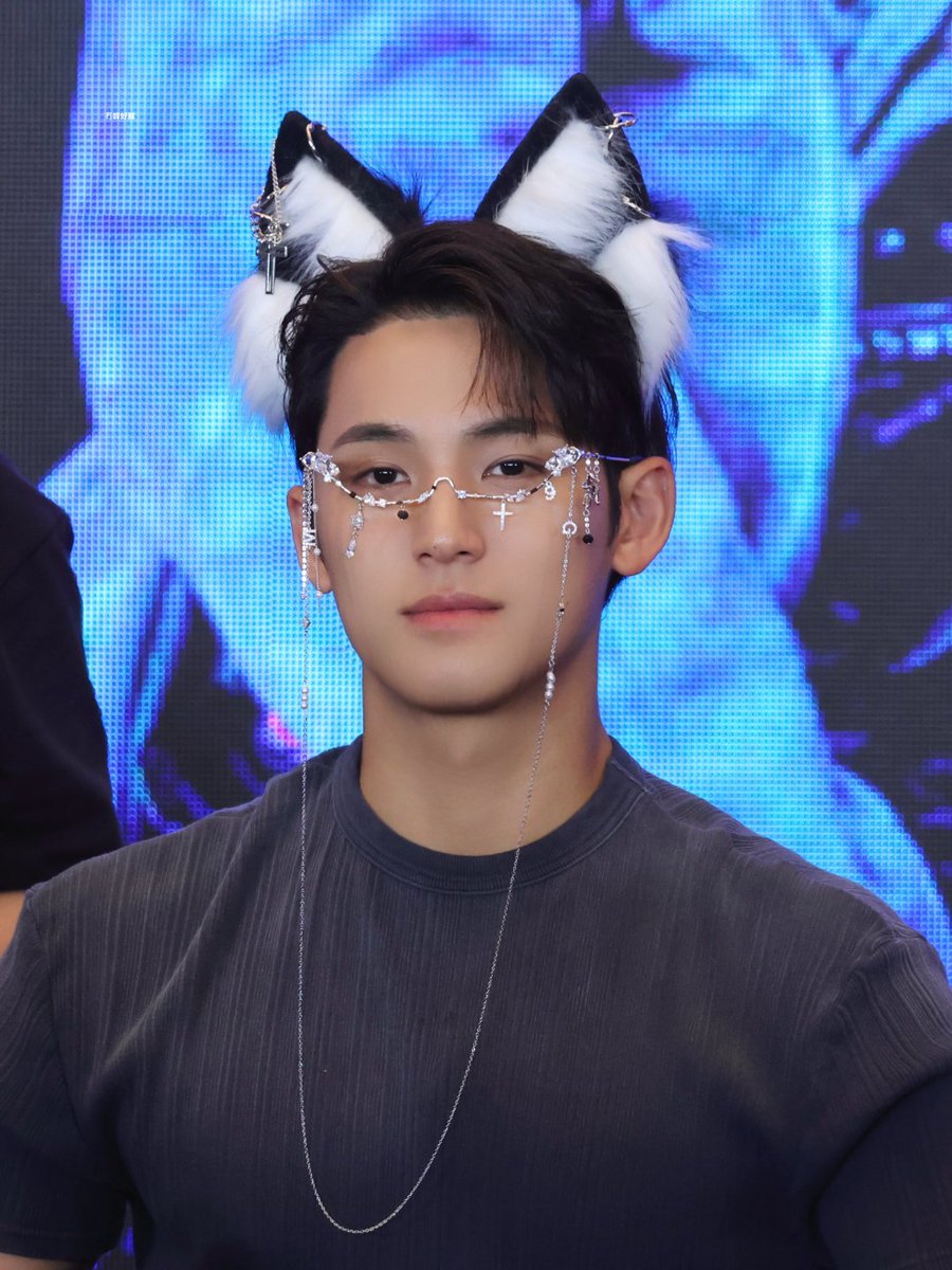 gyumedia's tweet photo. 250821 YZY BEIJING FS #MINGYU #민규 

🖤

https://t.co/T4jrqHWMFP https://t.co/ztdooWh8um