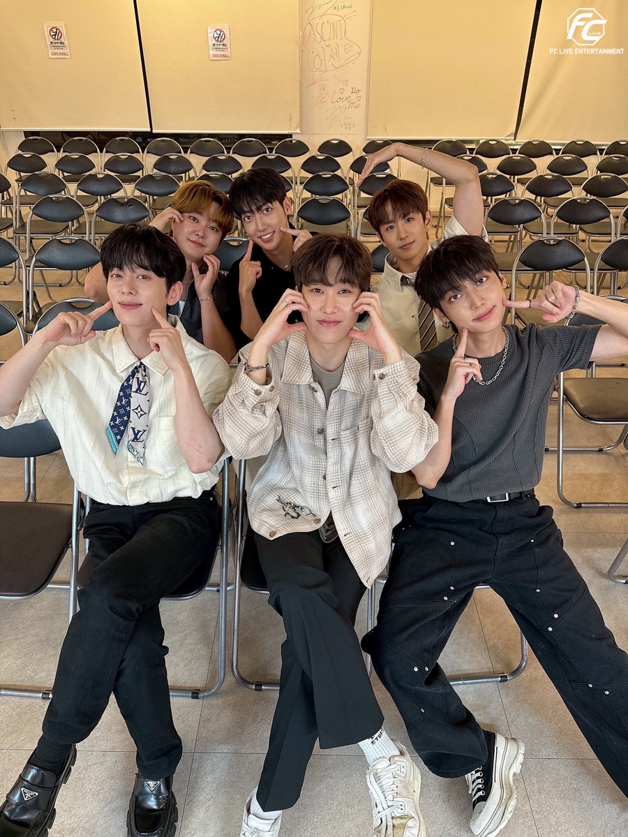 2025 #BOYFRIEND JAPAN DEBUT 13TH ANNIVERSARY SPECIAL LIVE EVENT IN JAPAN

スペシャルライブイベント残り2日🏖
楽しい金曜日を一緒に過ごしましょう✨️

🗓8/22(金) 19:00
📍#FCLIVE_TOKYO_HALL
🎫当日券あり🙆‍♀️
🔗 ti-ma.jp/shop/event.php…

#보이프렌드
#BOYFRIEND_JAPANDEBUT_13TH_ANNIVERSARY