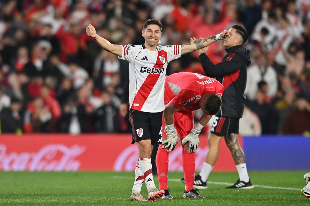 RiverPlate_hist's tweet photo. ¿#Palmeiras mete miedo? Sí, son mejores. Pero acá está #RiverPlate el TETRACAMPEÓN DE AMÉRICA 
🏆🏆🏆🏆 #CopaLibertadores #Libertadores #River https://t.co/zcxmp4KTfV