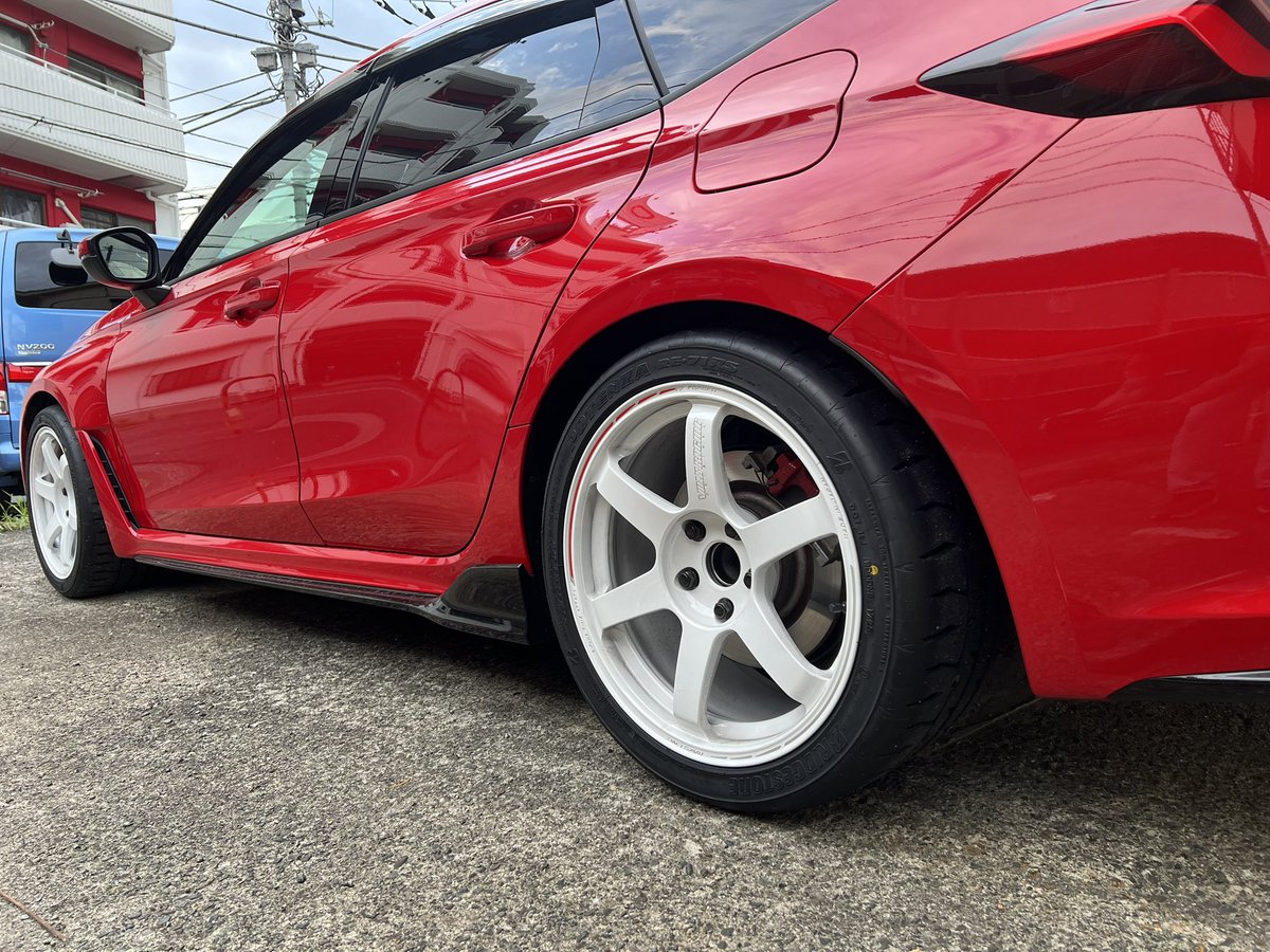 shimayan878's tweet photo. まだサーキット走行していないのに、
ブレーキダストがすごい( >﹏< *)
サーキット走行すると、さらに汚れるのでしょう🤣
#シビックTypeR
#FL5
#RAYSVolkRacing https://t.co/lIaY7svCcq