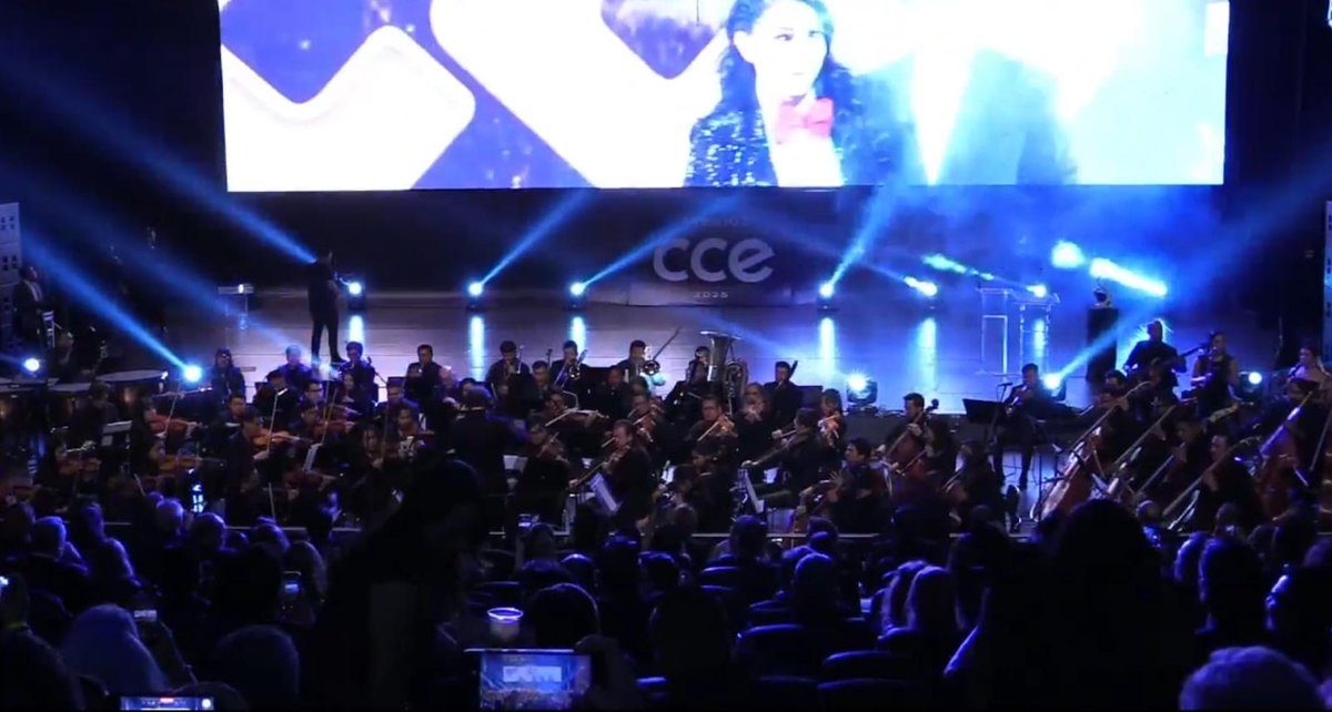 carlosmartinh's tweet image. 👏Con éxito se lleva a cabo la Cuarta Edición de los Premios #CCE 2025, donde se reconoce la trayectoria de destacados empresarios y su invaluable aportación al desarrollo económico y social del estado.
