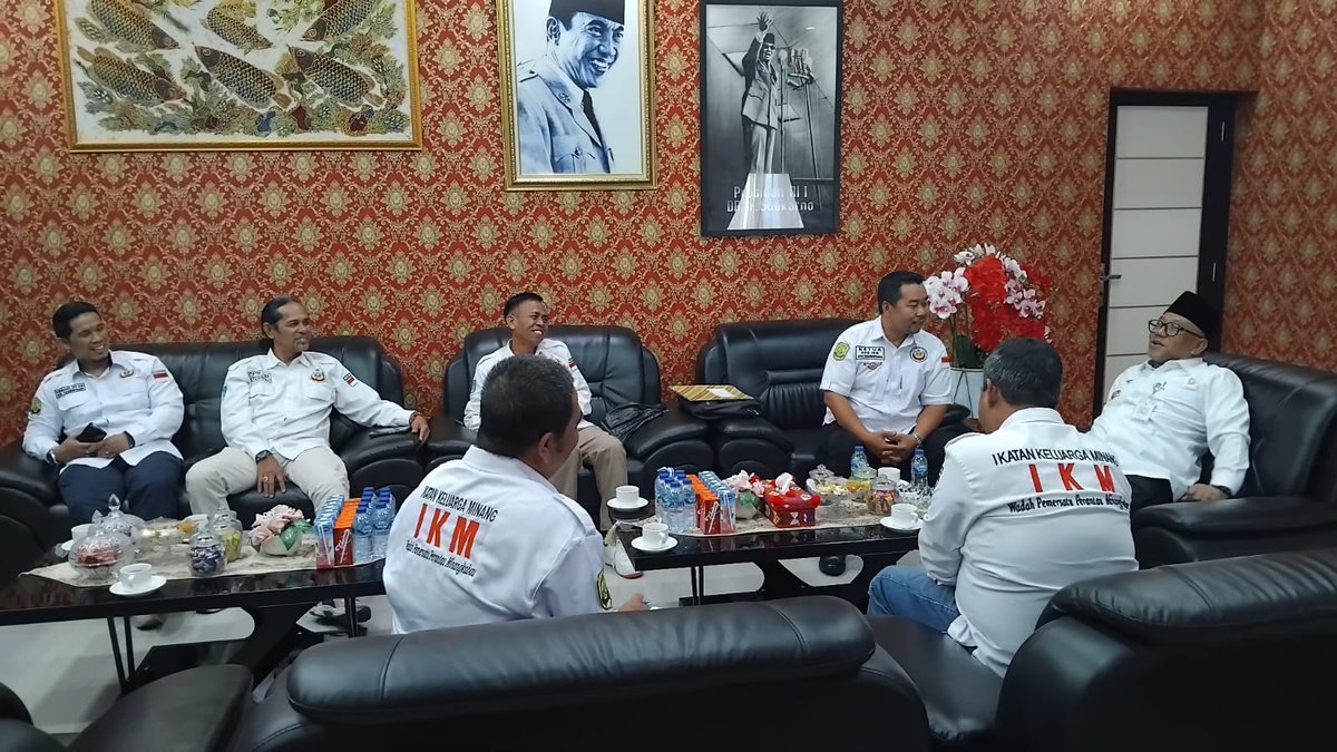 DPD IKM Kota Tanjungpinang melakukan audiensi dengan Wali Kota Tanjungpinang. Pertemuan ini menjadi langkah nyata untuk memperkuat sinergi IKM dengan Pemerintah Daerah, mendukung UMKM binaan IKM, serta melestarikan budaya Minangkabau di tanah rantau.