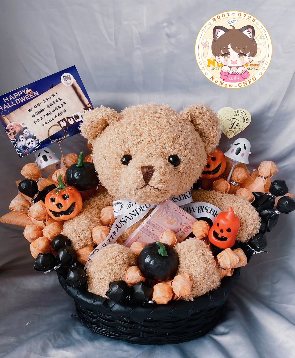 MixBerryN's tweet photo. (2) เหตุการณ์เกิดขึ้นเมื่อช่วงฮาโลวีนปี2566
แฟนคลับของนุนิวได้มีการส่งของขวัญวันฮาโลวีนให้น้อง(ไม่ทราบจำนวน) แต่มี2ชิ้นที่ถูกทางแม่ของจขค.นำไปโพสเฟสโดยที่ลบข้อความจากการ์ดที่ฟค.เขียนให้น้อง ลบชื่อน้องด้วยแอป และนำการ์ดรูปน้องที่เป็นหลักฐานยืนยันว่าของนน.ออก
 #DMDTreatZonZonBetter https://t.co/H1O9fmaecM