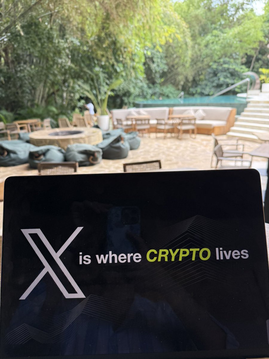 tranghoang's tweet image. GM everyone.

Day 2 at #CoinfestAsia.

Excited for @bluealan ‘s keynote “X is where crypto lives” this afternoon.

Head out to the Arena stage at 2.50pm to learn  fresh insights about the X crypto communities in the US and Indonesia 🙌