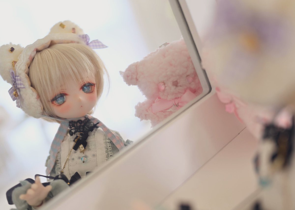 KaroRocn3's tweet photo. かがみよかがみさん
あちらに見えるのは誰❔🪞
#LittleLadyっ子
#roomilly https://t.co/wkgCLdH3xj
