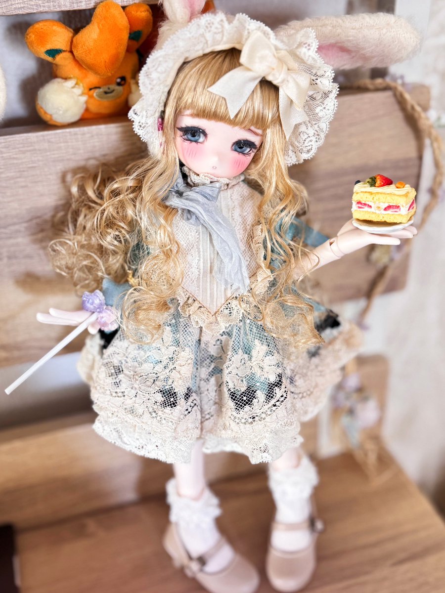 Tykimikotohs's tweet photo. 実はこの前お迎えしてました😌
ラフに撮っても可愛いなんて反則です！
 #ISARODOLL https://t.co/AMxasL85oK