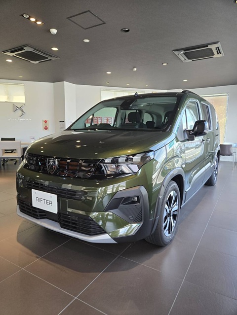 PeugeotRitto's tweet photo. ブログ更新しました。
「RIFTER Long シルカグリーン 即納車✨️✨️」
https://t.co/YxxCNEyaHx
#Peugeot栗東 #Peugeot彦根サービスポイント
#Peugeotリフター #Peugeotリフターロング
#RIFTER #Peugeot #車中泊 #積載力抜群 https://t.co/11drUJErL5