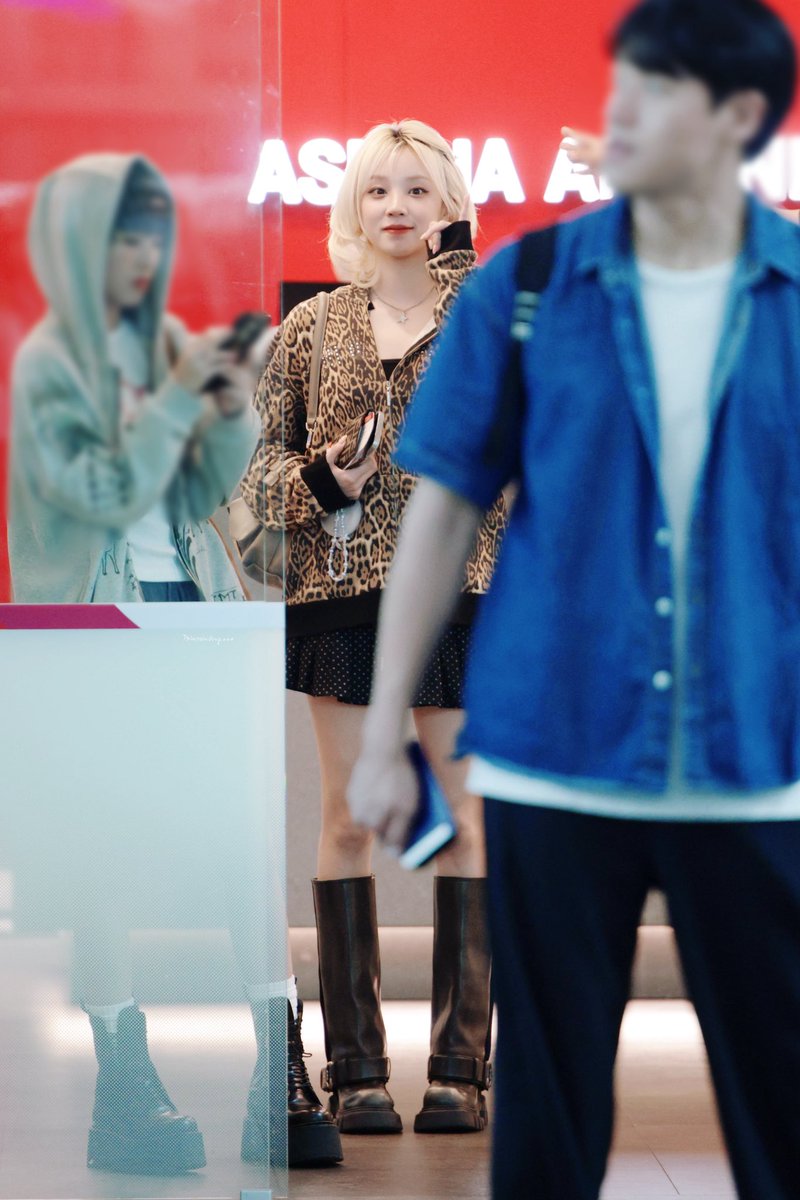 7minRainDrop's tweet photo. 250822 ICN
🫳🏻🫳🏻
#우기 #YUQI #宋雨琦 https://t.co/l9XJaTkCdP