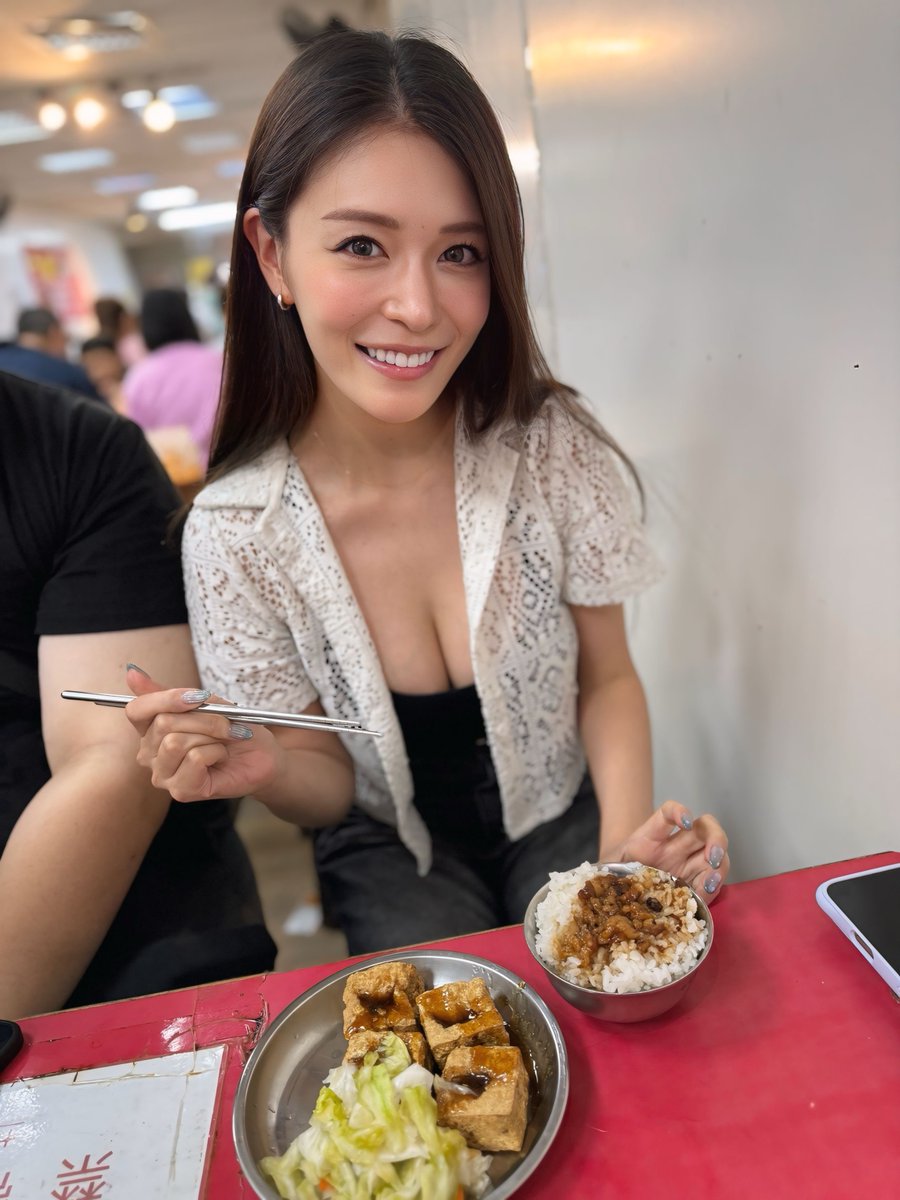 昨日から台湾にいまーす！！

3週間ぶり🇹🇼w
またすぐ来れて嬉しい🥰 https://t.co/jChmCITeLn