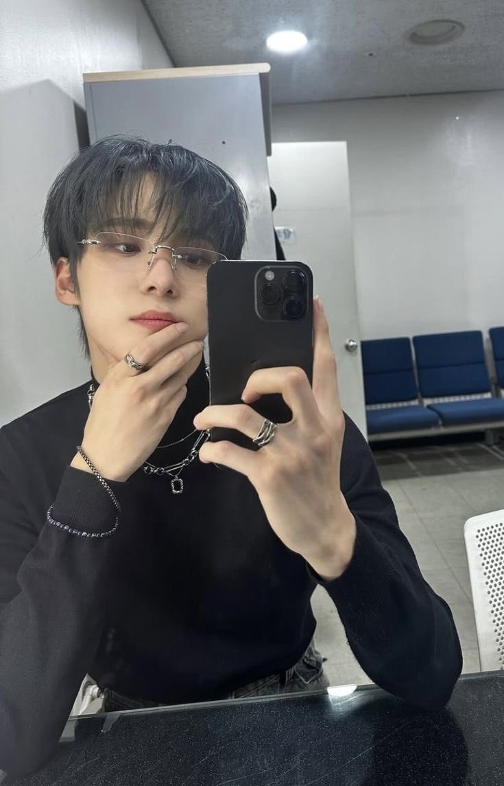 mingibites's tweet photo. not new to #kpoptwt! Mostly looking for atiny moots &amp; army moots!! 

☆ atz  alt  (yungi!) 
☆ army since ‘16 (vhopekook!)
☆ casual txt, twice &amp; katseye listener 
☆ saw hobi 032625 &amp; 032725 
☆ saw ateez 081625 

interactive 18+ moots :)

#ATINY #atinytwt #ARMY #armytwt https://t.co/YLhYarI57o