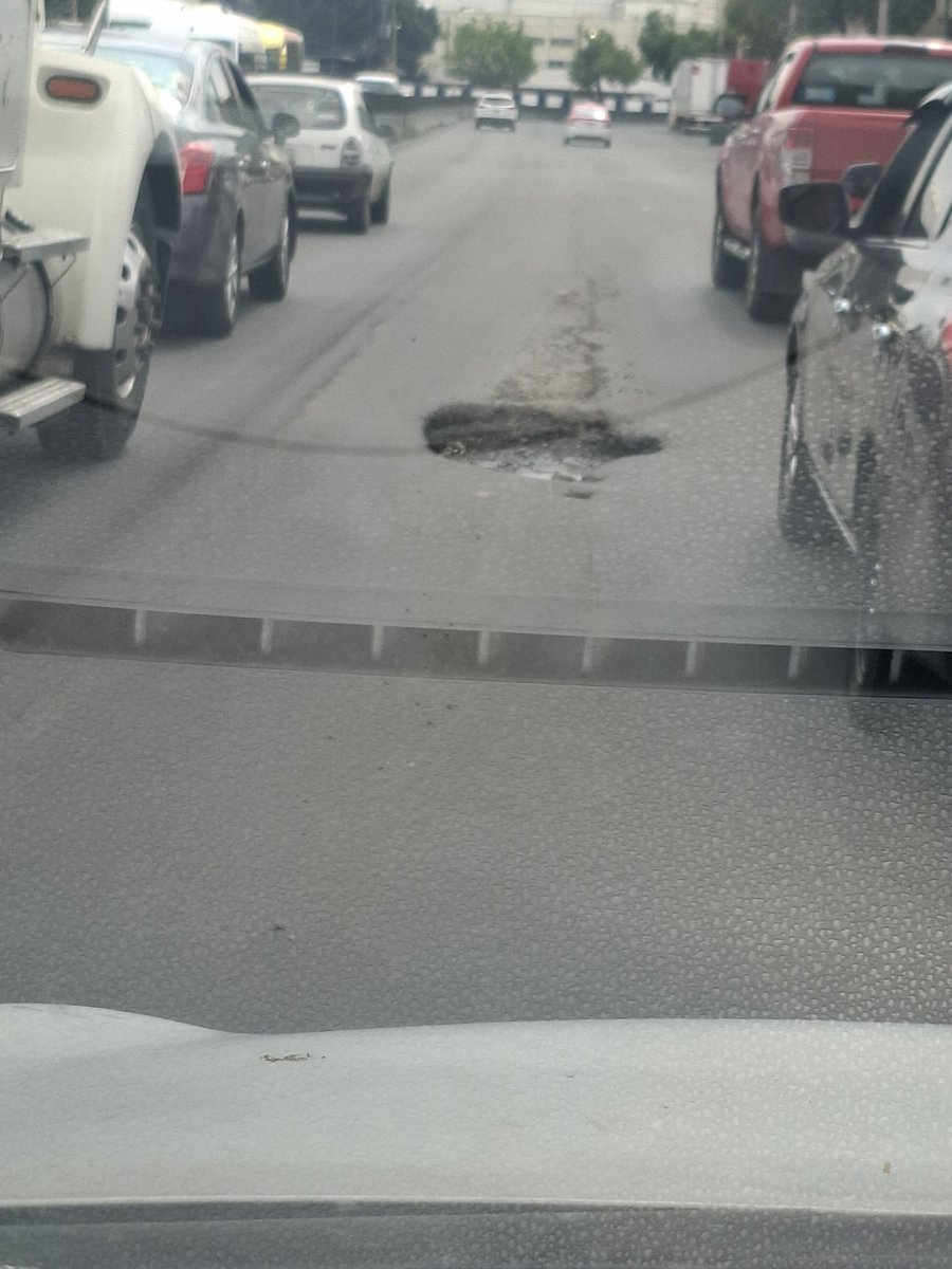ManoloCervSaave's tweet photo. @ALaMagdalenaC No quiero alarmar pero creo que se está formando un socavón avenida 602 carriles centrales esquina con la 621 #TualcaldiaGAM https://t.co/UkxQRgyDB2