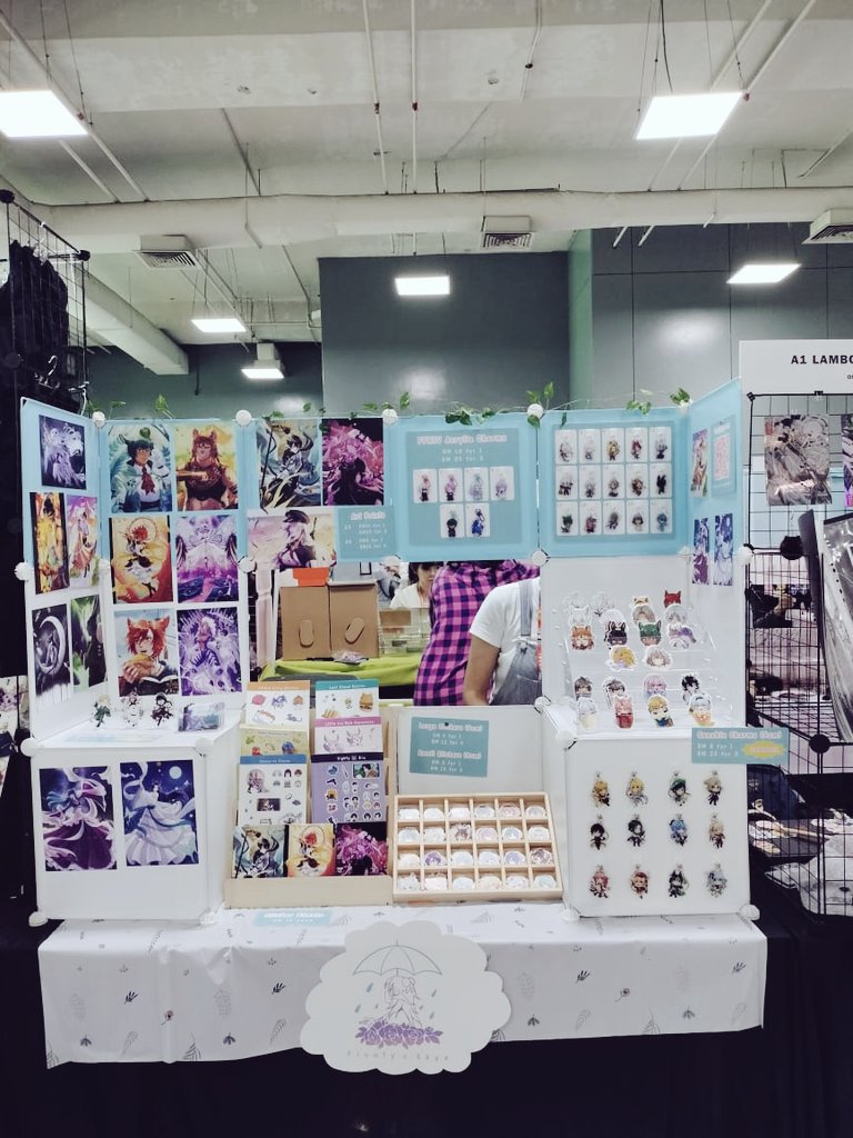 yeahh it's all set up~ if anyone is at #amg2025 comes check out my booth at F16~

#animangaki2025