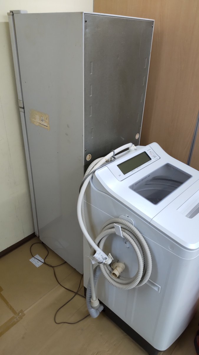 こんにちは★サポートワンです～

只今サポートワンには写真の冷蔵庫や洗濯機を始め

カバンや靴、スポーツ用品等色々あります✨

利用者さんにPCを使って出品していただいています😄

見学・体験随時募集中ですのでお気軽にお問い合わせください☎