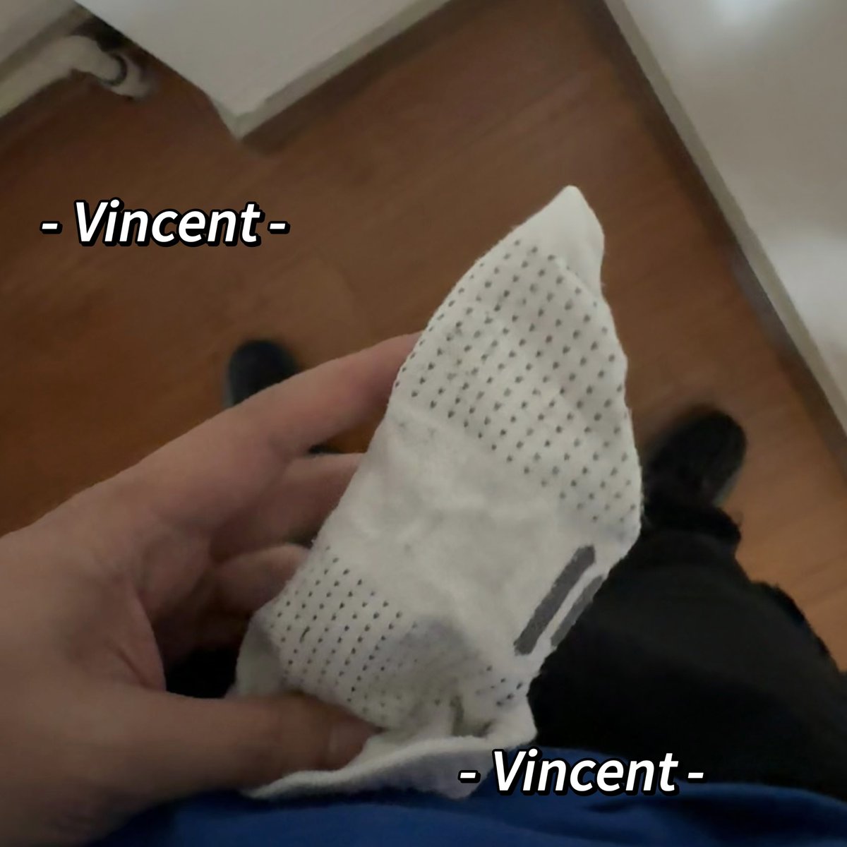 AKAVincentCc's tweet image. 39码大脚妹的汗脚小白袜，套着真舒服