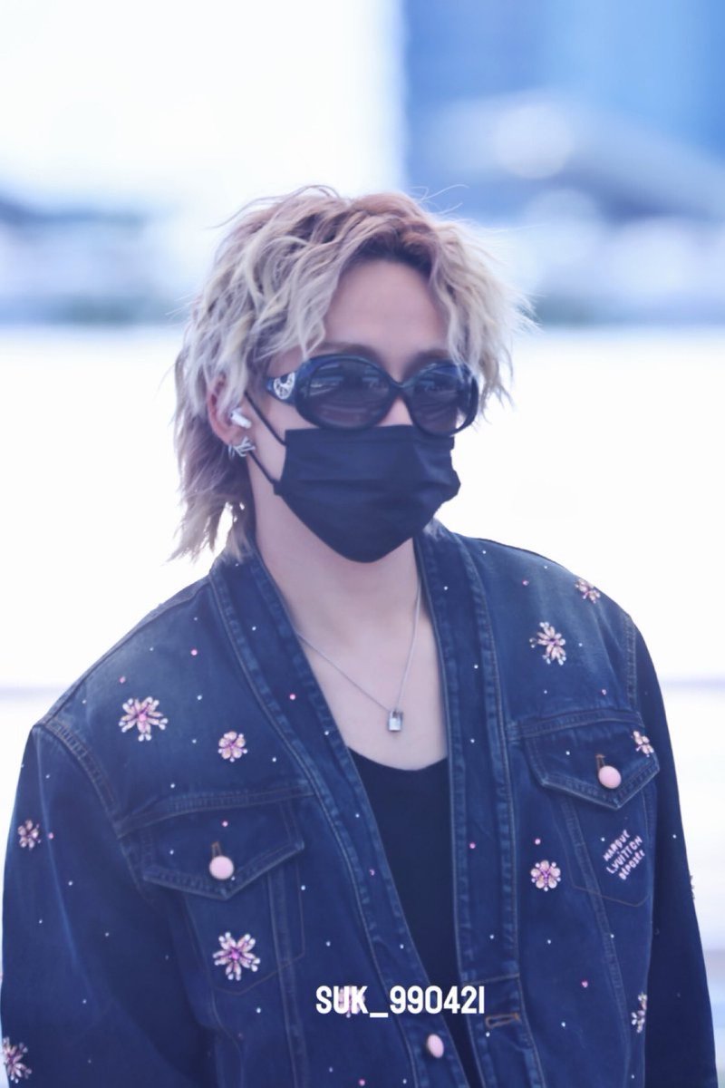 잘생긴얼굴좀 보자!!!!!!왜그리는건데!!!!!!ㅠㅠㅠ😭😭😭

#최현석 #쌧별이 #CHOIHYUNSUK <a href="/treasuremembers/">TREASURE</a>
