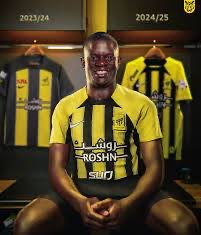 كانتي تدرس الادارة بقاءه ام رحيله؟!!!
 هزلت ورب الكعبة ،، يرحلوا كلهم ويبقى هذا اللاعب الكبير خلقاً وعطاءً ونجومية.
مجرد التفكير مثل هذا الفكر ان حدث فأعلم ان هناك من لا تهمه مصلحة الاتحاد بأي حال من الاحوال ،، واعيد واكرر هزلت ورب الكعبة .
<a href="/FahdCynndy/">Fahd Cynndy فهد سندي</a>