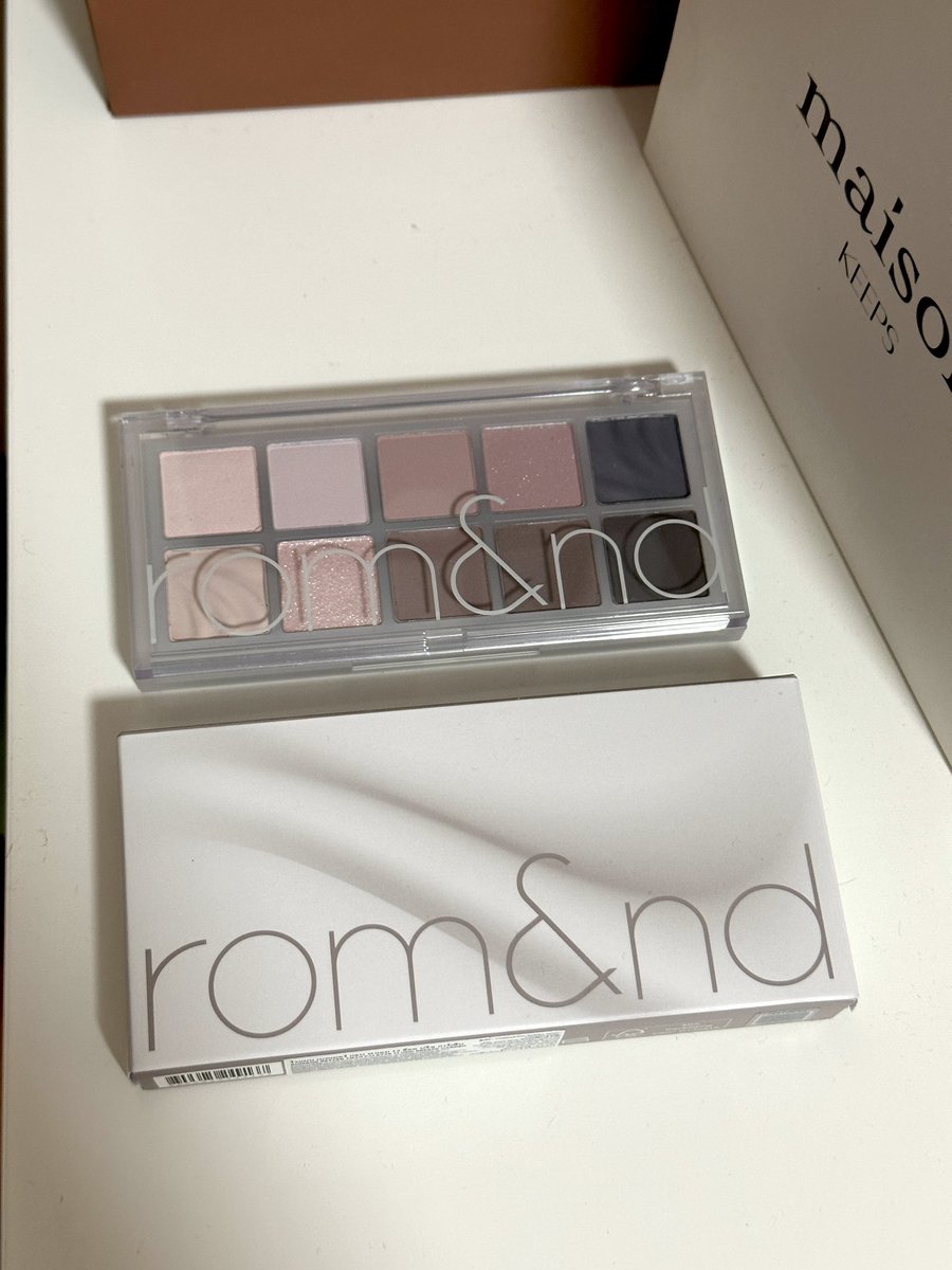 jkismine97's tweet photo. Rom&amp;nd  Better Than Palette 
no.13 Odd Breeze 
280 รวมส่ง💕 มือ1ไม่เคยใช้ ซื้อจากofficial

#ส่งต่อคสอมือ2 #ส่งต่อdasique #ส่งต่อคสอ #ส่งต่อสกินแคร์ #ส่งต่อเสื้อผ้า #ส่งต่อlaglace #คุชชั่นลอรีอัล #ส่งต่อเครื่องสําอาง #ส่งต่อเสื้อผ้า #เสื้อผ้ามือสอง #โล๊ะตู้ #ส่งต่อrom&amp;nd https://t.co/AXOQfzqaeI