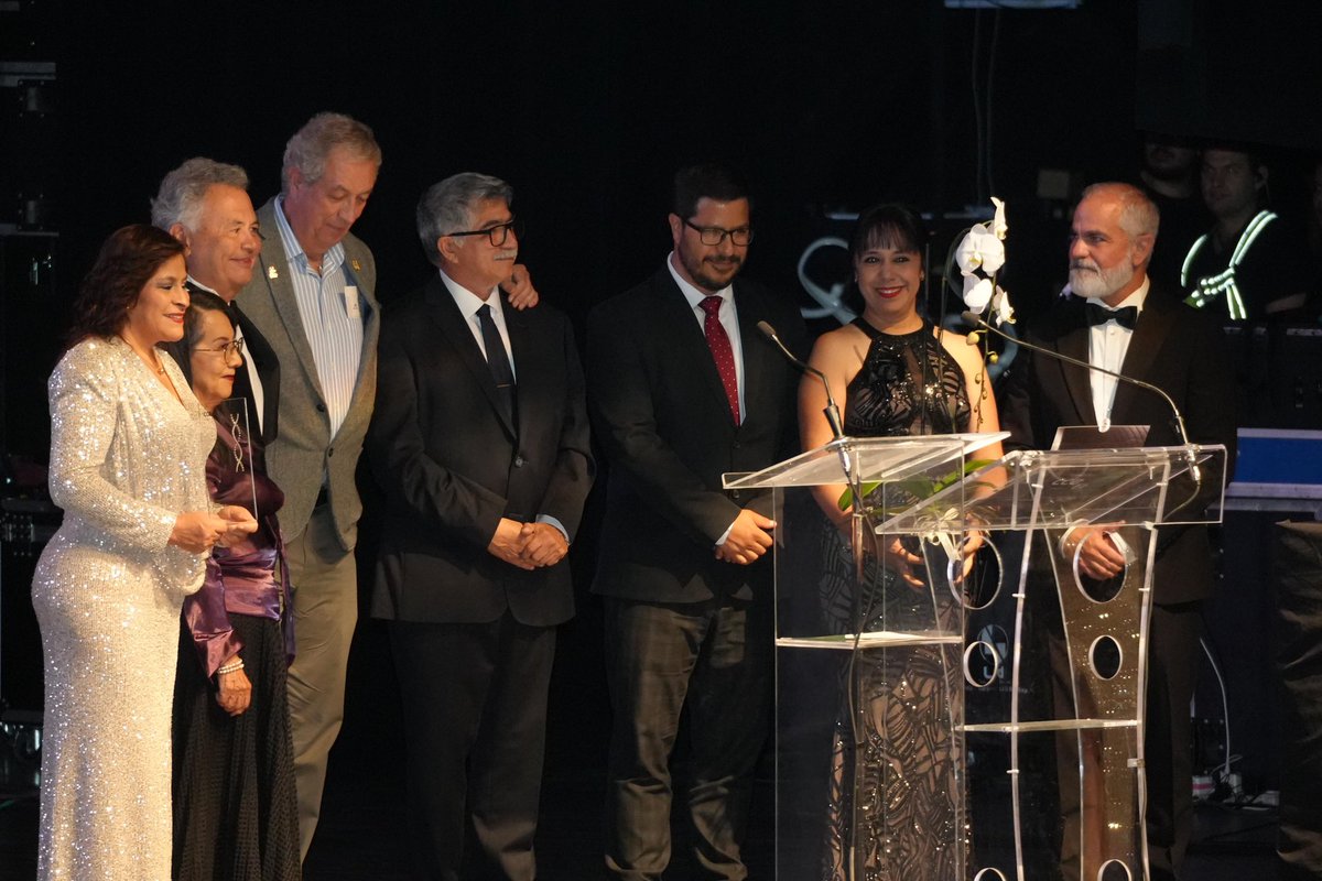 pepechedrauimx's tweet image. Mis felicitaciones a las y los galardonados en la 4ª edición del Premio al Mérito Empresarial del @CCEPuebla.

Reconocer el talento, la constancia y el compromiso de quienes apuestan por #LaCapitalImparable🪽 es reconocer lo que mueve nuestra Ciudad.