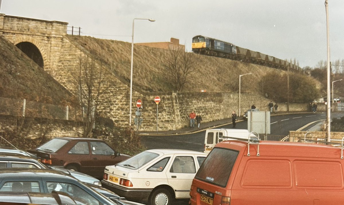 LeicRailAle170's tweet photo. #Type5Friday #FreightFriday 58014 heads through Mansfield 13.12.95 https://t.co/Gm7zyRUHGh