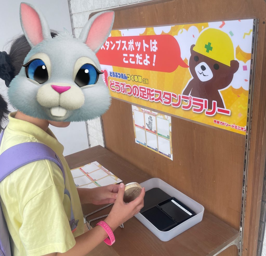 jpteky's tweet photo. 動物の足形 自由研究完成👏

#カドリードミニオン の足形スタンプラリーに参加しました。

そして、実際に #プーキーズ のルートくんの足の裏を見せていただき、娘にとって最高の自由研究になったようです😊！

→続く https://t.co/N80ARf1zKM