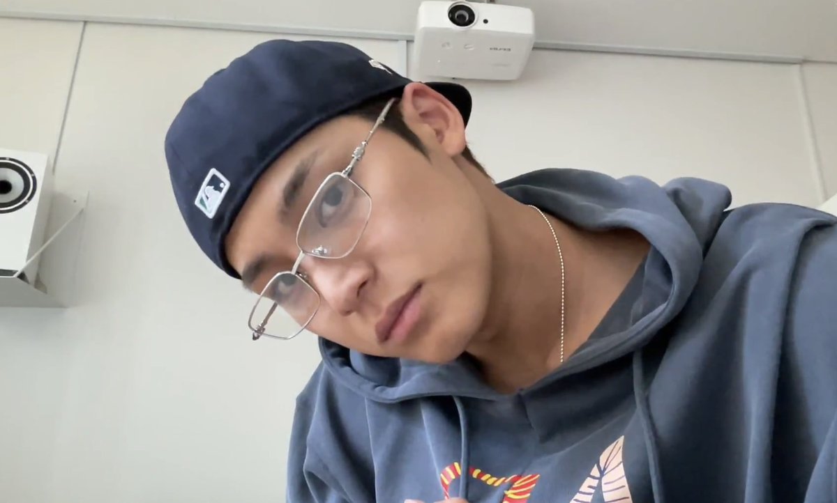 me_and_gyu_'s tweet photo. Mingyu in specs and snapback😩 https://t.co/3iJdjMjm2i