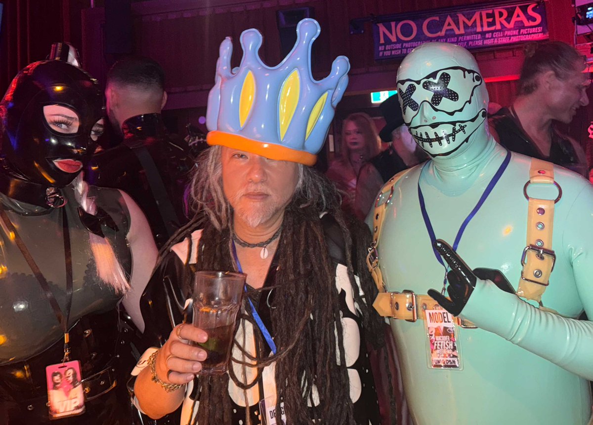 新色 UV colors 近日入荷！
UniqDsn <a href="/UniqDsn/">UniqDsn</a>
アメリカ・サンディエゴ発
色の豊富さ、5本指ソックス、ラバー足袋など
ユーニークなデザインで 鋳造アイテムに特化した
ブランドです
社長のAndyは、
先日の #kurage カナダ遠征のショーにも出演
パーティーでの📸
色、サイズ、種類の豊富さで