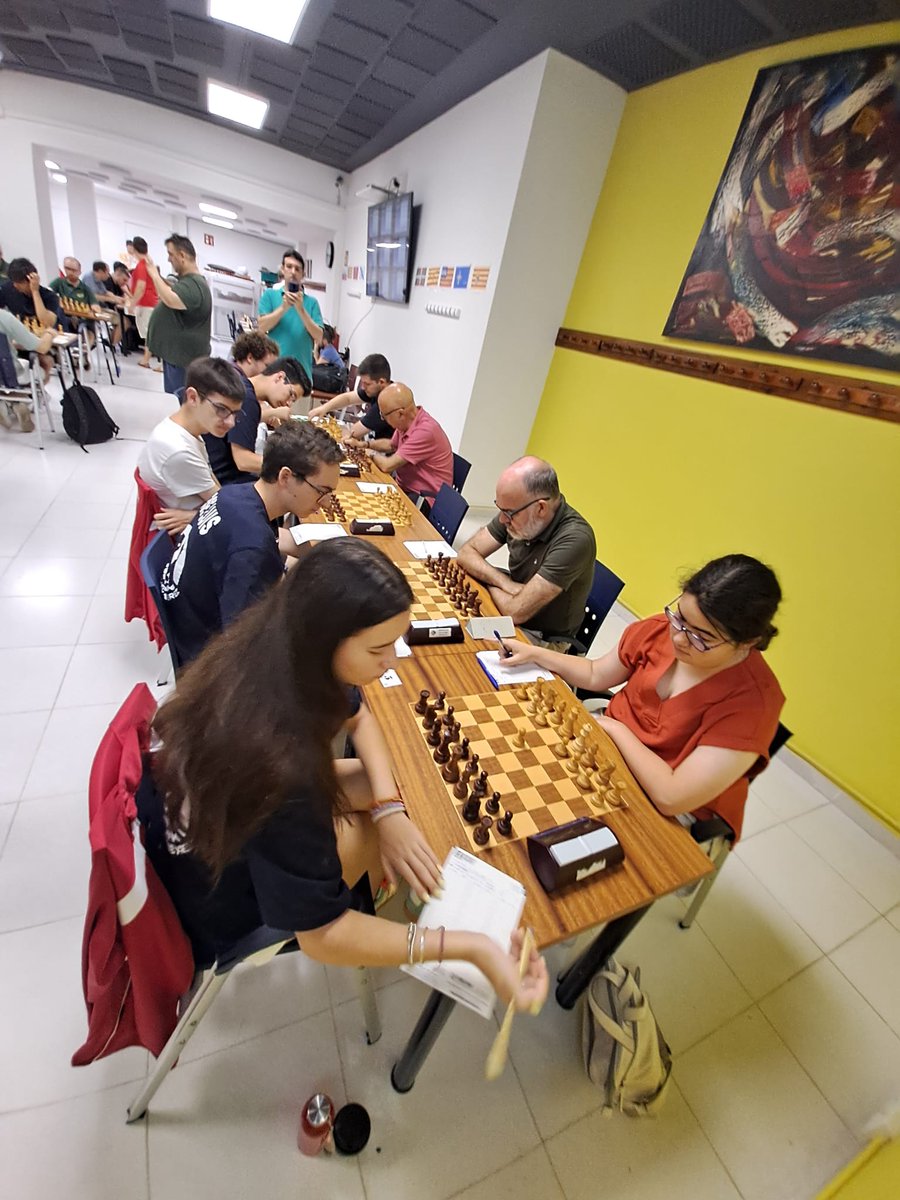 escacsfigueres's tweet photo. Èxit del club @escacsfigueres en aconseguir per 1a vegada un podi en el campionat d'Espanya de 2D, segons al #CECLUB2D disputat a Sabadell. Equip: MF Làzaro, MI Bofill, MC Pinsach, MF Ibàñez, Viñolas i MC Serra. https://t.co/0EKsQ5kh04