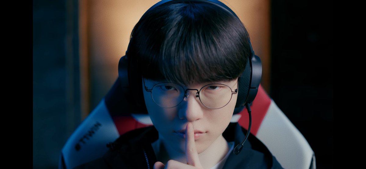 FAKER OMGGDMDHJSCHSHHDS IM CRYING