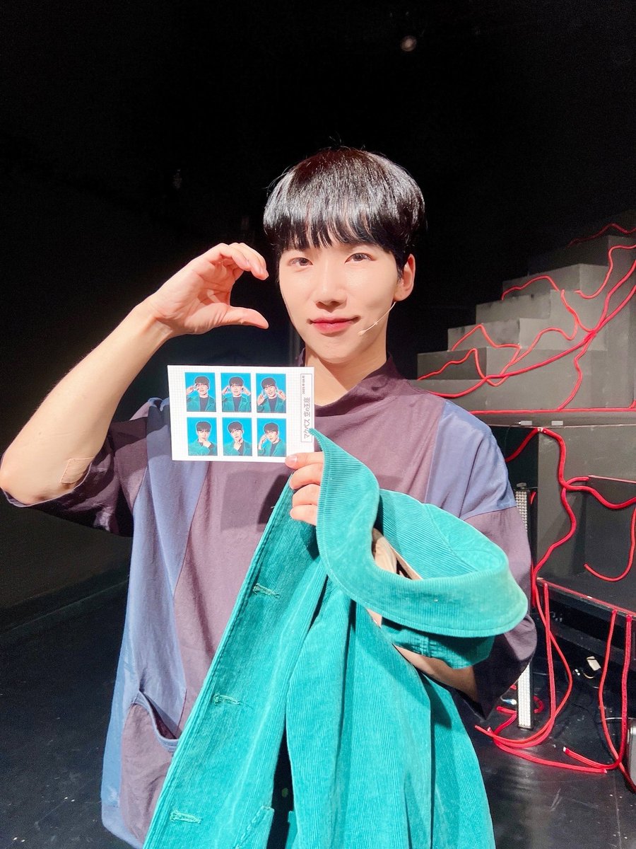 FAVE1_official's tweet photo. 【🎭】
#RockHyeon 出演
ミュージカル『マクベス：空の玉座』
ダンカン会長の証明写真どうですか~?👑
グッズも期待してください🤔

#FAVE1 #페이브원
#록현
#ミュージカル
#マクベス
#空の玉座 https://t.co/g63TqVhGC4