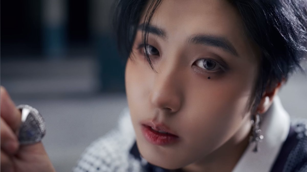 hansoftbot's tweet photo. CEREMONY — HAN JISUNG https://t.co/vY904MHoI6