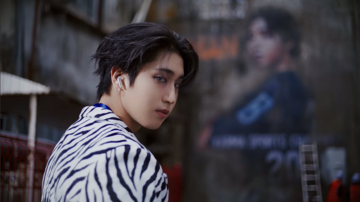 hansoftbot's tweet photo. CEREMONY — HAN JISUNG https://t.co/vY904MHoI6