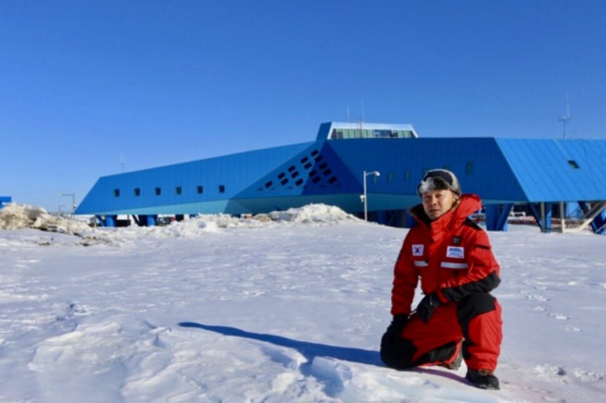 polarkangkopri's tweet photo. What does it take to live — and do science — in Antarctica?
Months of darkness. Glaciers retreating every year. Fresh greens grown indoors—just to taste something alive.
https://t.co/YiZWodbX2U
#KOPRI #JangBogoStation #Antarctica https://t.co/iYS7dzQ1yc