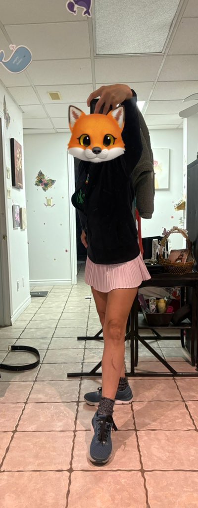 foxy_baking's tweet photo. π I sit on the floor and wonder why I have so much fucking laundry to do πππ oh yeah cause Iβm pretty sure after each workout I changed whatever was sweaty π
#fitchanges #outfitchanges https://t.co/FtH3GraJ0Z