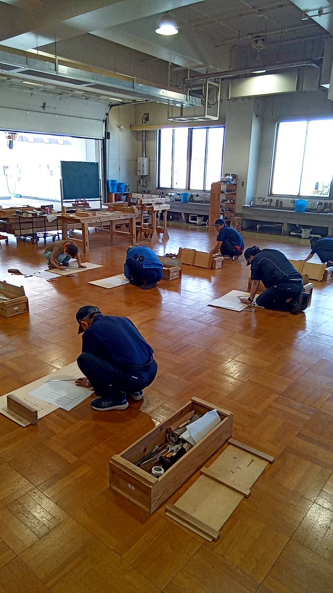 夏期休暇が終わり、 #木造建築 科の訓練が再開しました！

今週から模擬家屋を建てるために板図に必要な部材や継手・仕口の書いていきました。
この板図を見ながら部材の墨つけを行っていき建物を建てていきたいと思います。

#職業訓練 #木造 #板図面 #作図 #建築