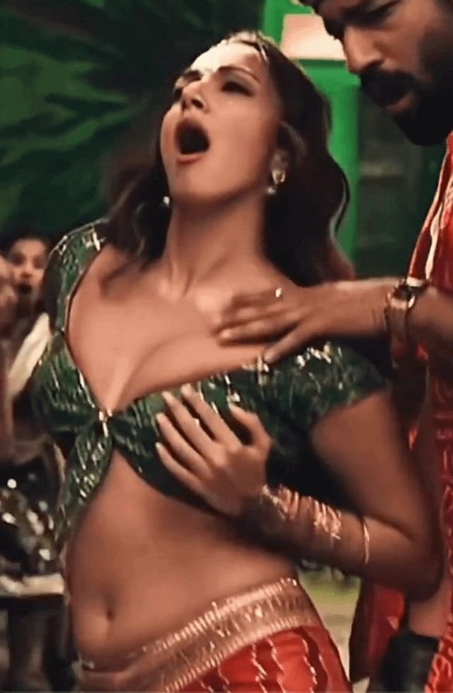 Jumme ke din bus muslim mard k haath rekhne se he main itni excited ho gyi hu to socho jab vo meri khudai krega to kitna maza aayega. I love Friday as Jumma Day.