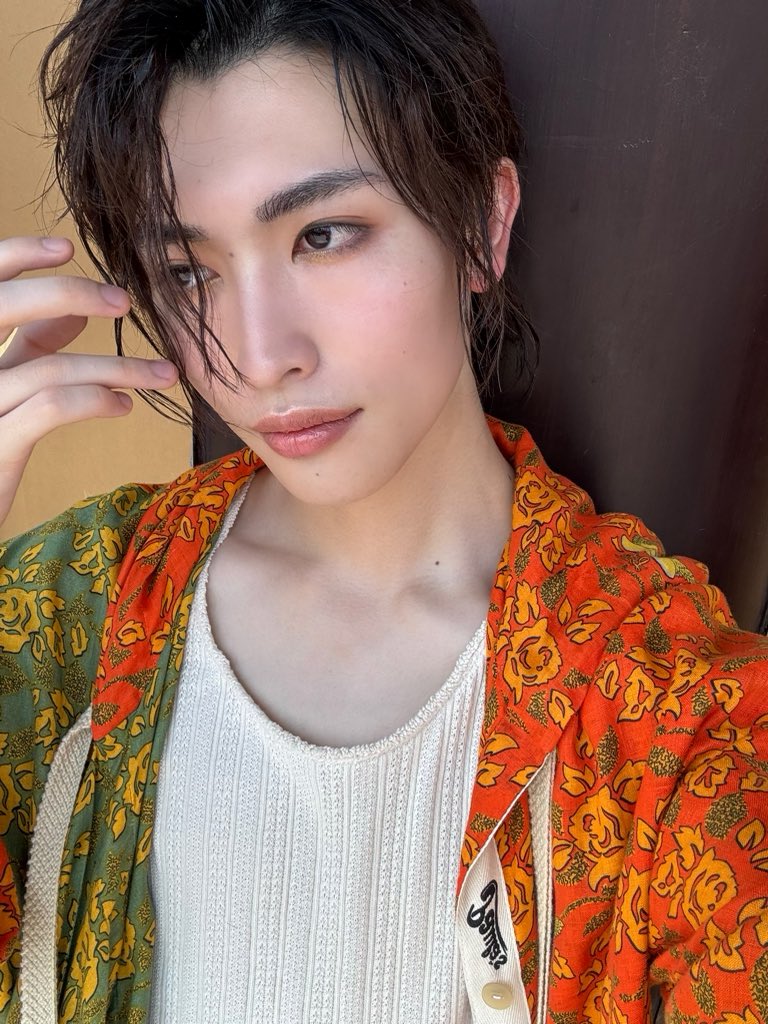 上海でカレンダーの撮影してるよって言っちゃうよ〜〜っ！💐💐 #増子敦貴