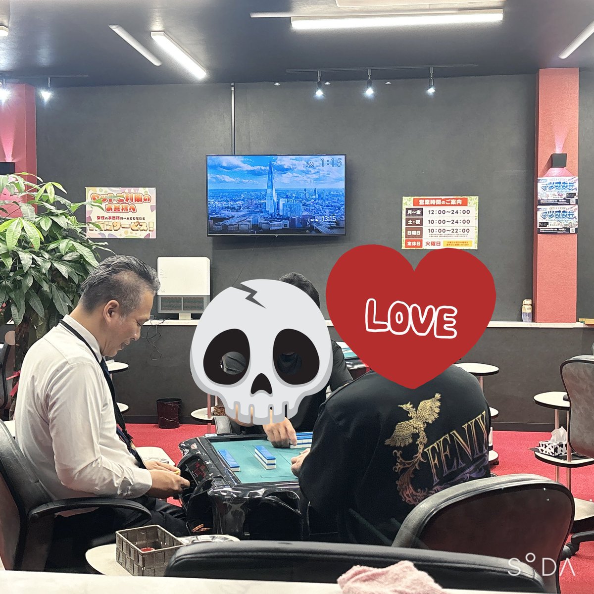 konchan2804's tweet photo. 麻雀ダイニングFENIXゆっこです🥰ᩚ
新人スタッフ情報～🫶
今日からミスターＸが初出勤です✨
十分な雀力が有り😳ᩚ😳ᩚ
勢い付くと止まりません〜👍
ミスターXとは……！？！？🧡ᩚ
是非FENIXで答え合わせしましょう！！笑
お待ちしてます😘ᩚ https://t.co/URedDXX2Tq