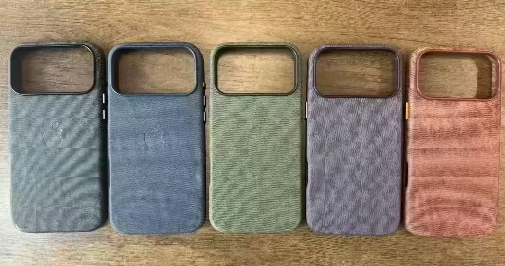 ultfone's tweet photo. New leak: Apple’s upcoming TechWoven cases for iPhone 17 revealed in 5 colors — Orange, Purple, Green, Blue, and Gray 🎨
✨ Metal-feel side buttons
📸 Dedicated camera control cutout
⚡ MagSafe support
But some early samples show wear on the corners. 👀
#iPhone17 #Apple https://t.co/Td8YyP64Yj