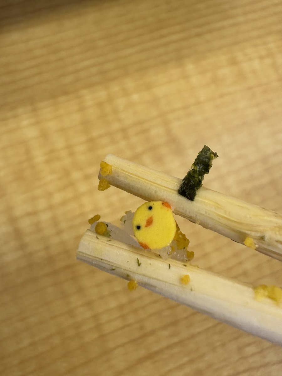 aieru_labo's tweet photo. 毎日みんな楽しみな昼休憩のお弁当
毎朝メニューをチェックする利用者さんもチラホラ笑
お弁当食べて元気が出たので、午後の作業も頑張ります！
あっ、のりたまにひよこチップが入ってるの発見しました🐣
��ッキー😆
　　　　　　　　　　　　　　　      利用者 snake
＃B型事業所 https://t.co/JYRB53b34a