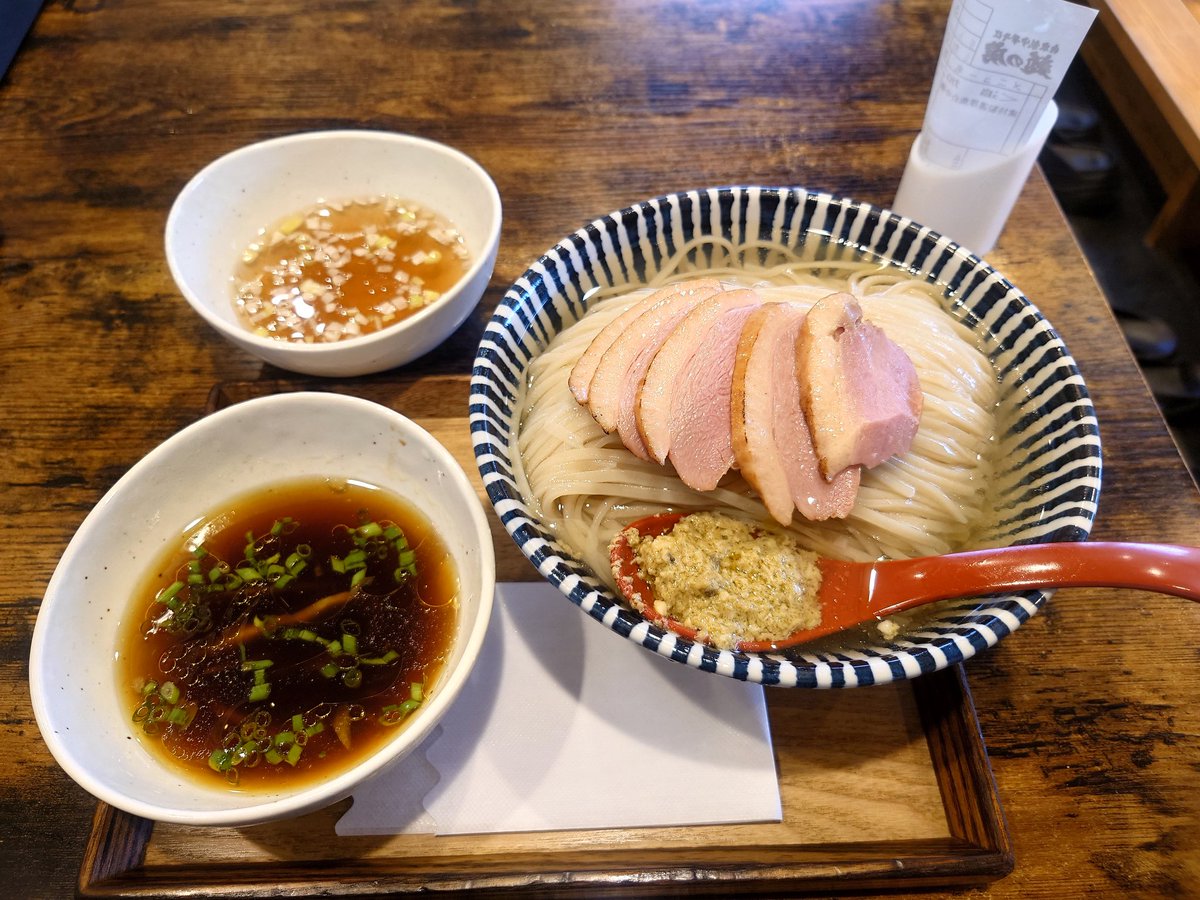 KAZUYA00360364's tweet image. 自家製中華そば麺の虜さんでらの道限定「昆布水つけ麺kai     ～改、貝、甲斐～」ラインクーポンで大盛に〜♪

二つのつけ汁が贅沢！貝のペーストで味変してフィニッシュ！(ﾟдﾟ)ｳﾏｰ

#ラーメン
#山梨ラーメン