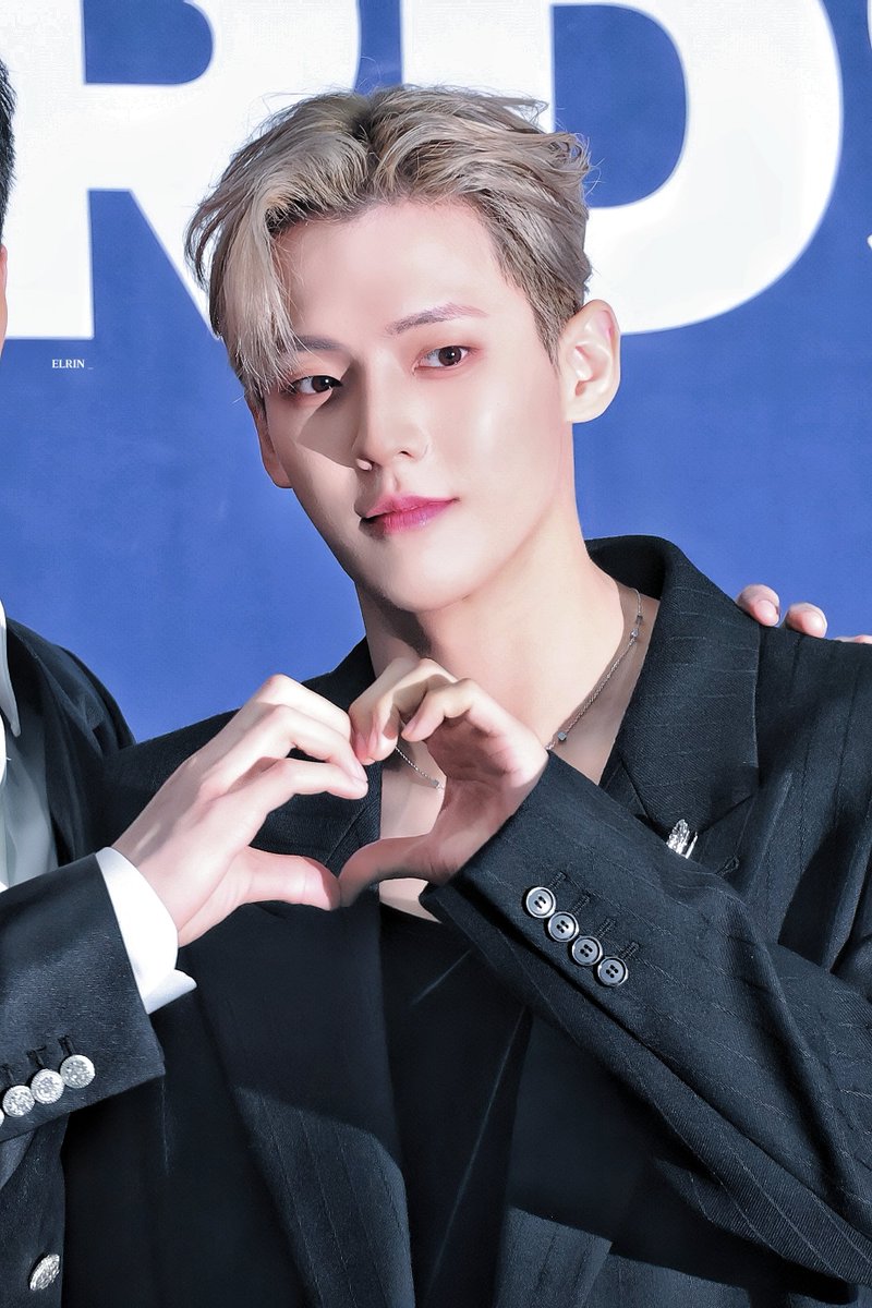 250821 2025 케이월드드림어워즈 블루카펫
#2025KWDA 
#KWORLDDREAMAWARDS

왕자님 오셨다✨️

#비투비 #BTOB 
#이민혁 #LEEMINHYUK #HUTA #허타람찌
<a href="/btob2mh/">HUTA</a>