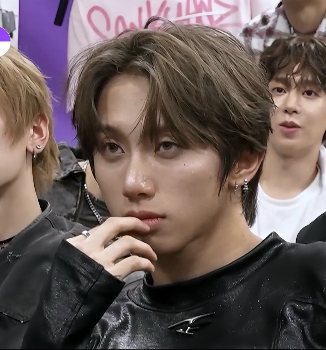 yulovle's tweet photo. this facecard is on the verge of eliminations btw ….. vote for harry june cus he has the talents to back up his gorgeous face https://t.co/FbxpDUYKfV
