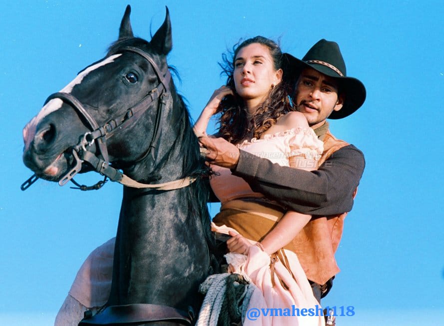 71 days 2 Go For First Look Reveal In NoveMBer.!

Super ⭐ <a href="/urstrulyMahesh/">Mahesh Babu</a>🕺🏽 <a href="/Lisaraniray/">Lisa Ray</a> 💃🏻

#GlobeTrotter #MaheshBabu𓃵 #Takkaridonga