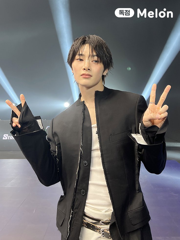 StrayKidStraya's tweet photo. [BEHIND 📸]

Stray Kids Melon spotlight behind images 🤯

via Melon ©️

pt. 2
STRAY KIDS GOOD KARMA DAY
#StrayKids_CEREMONY_OutNow
#스키즈컴백_축하의_세레머니
#CEREMONY @Stray_Kids https://t.co/5r0jLMQexL