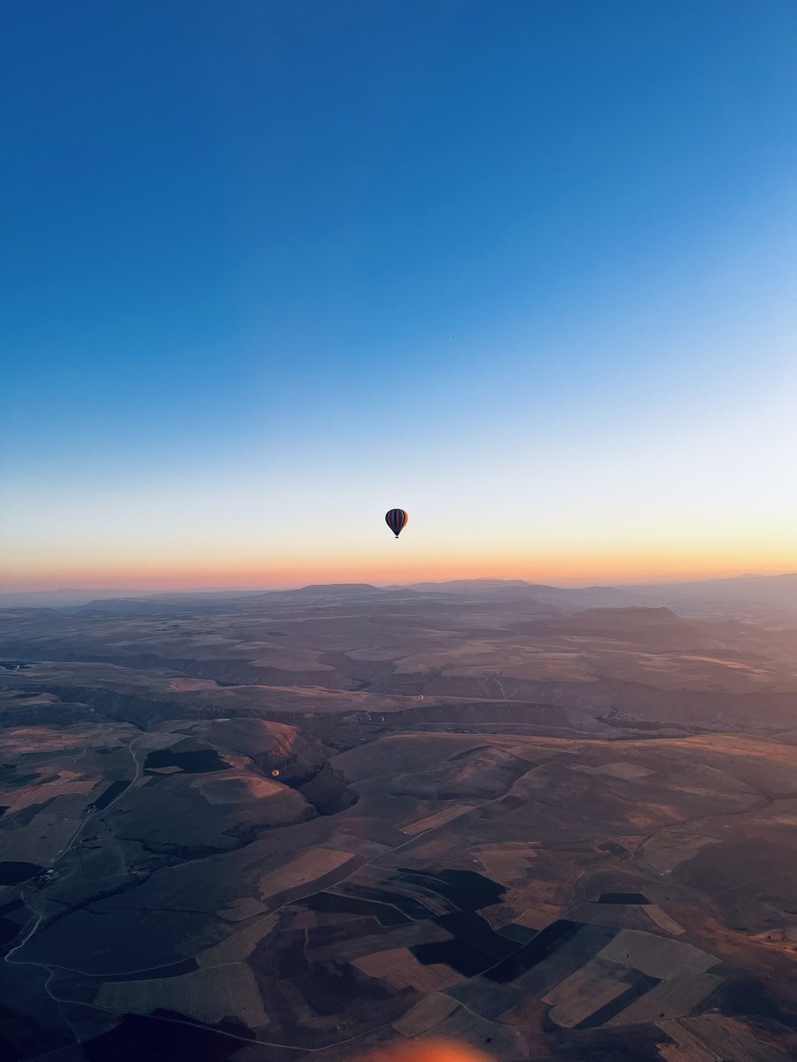 saatoopp's tweet photo. カッパドキアで見た絶景 https://t.co/2RMK6LuBMa
