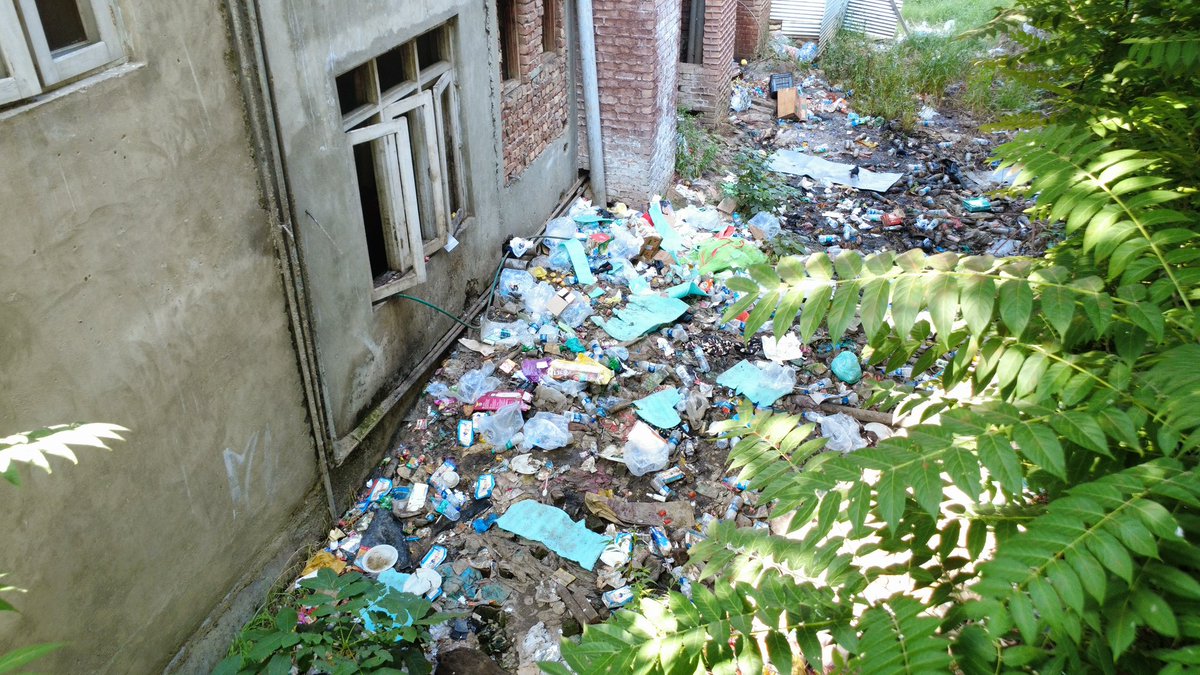 kkfahd's tweet photo. @OfficeOfLGJandK @OmarAbdullah @sakinaitoo @ADVtoHCM_JandK Kindly note the condition of incomplete MMC Zakura. Its turning into a dumping ground and soon enough it will be epicentre of new kind of diseases. Request your kind intervention to clean the mess &amp; start the hospital. https://t.co/k6v3QHWWUa