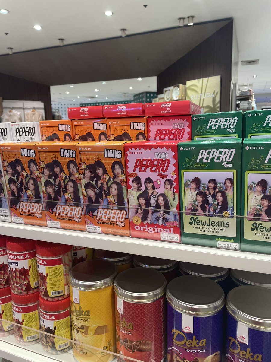 my shaylas....... no one knows how happy i get when i see anything newjeans related at the mall ☹️☹️☹️☹️☹️☹️☹️