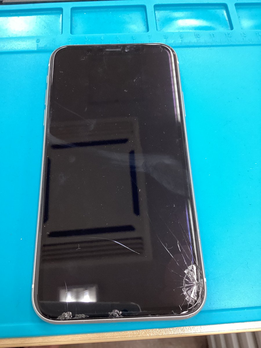 Smacolle_kuma's tweet image. 【iPhone11 落として割れてしまった｜iPhone修理レビューNo.2403】
機種：iPhone11
症状: 落として画面が割れてしまった
対応：画面交換
 #Phone11 #Android #画面修理 #バッテリー交換 #iPhone修理 #熊谷駅 #熊谷市 #KUMAGAYA #アズ熊谷 #アイフォン #アイホン #スマホ